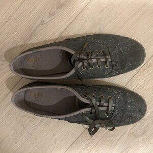 TAYLOR SWIFT'S CHAMPION GLITTER LACE